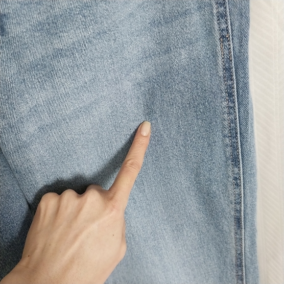 Hollister Curvy Ultra High-Rise Mom Jean  4R 25½" Short Inseam W27 Mid Wash - Picture 10 of 10